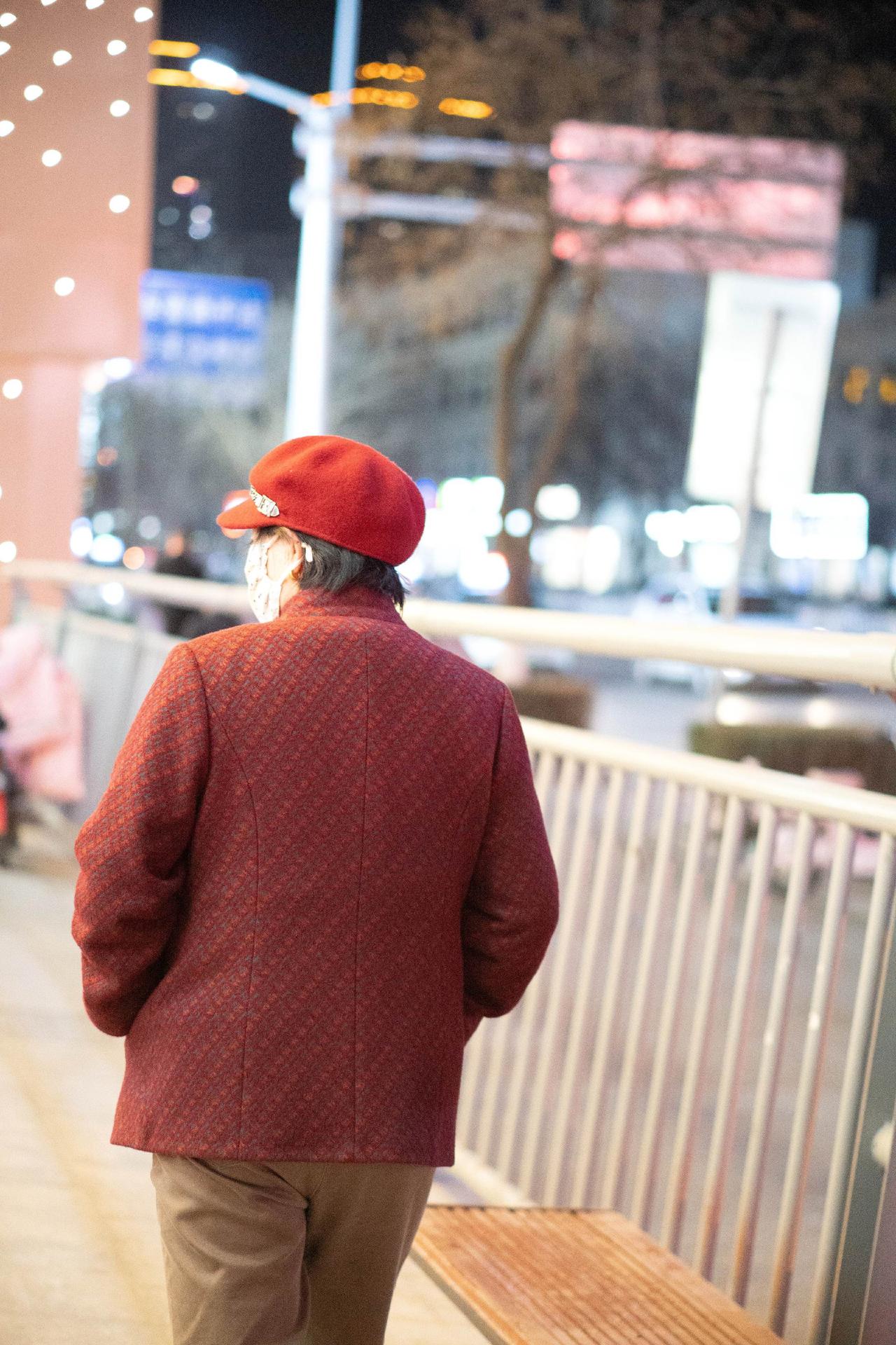 五一回老家，被父亲硬拖着去了一趟二姑家， 因为本不愿意去，所以总共在她家待的不到