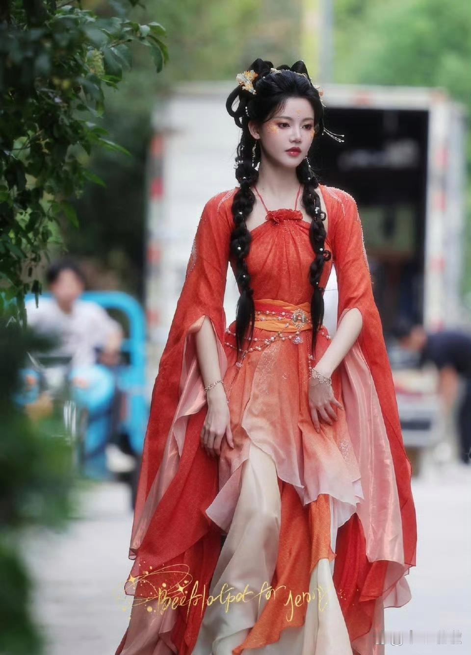 现在的古装剧越来越开放了，怎么连肚兜都可以外穿了 