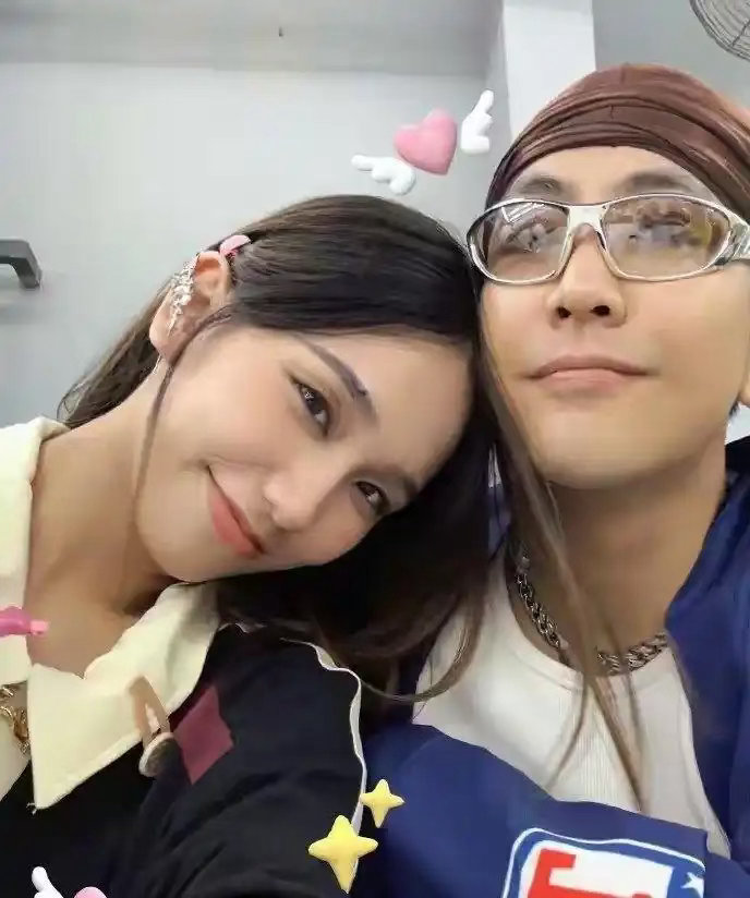 何美延四年抱三胎才想离婚，梁松只顾自己不会疼人，网友：早看清了还生三个，这代价谁