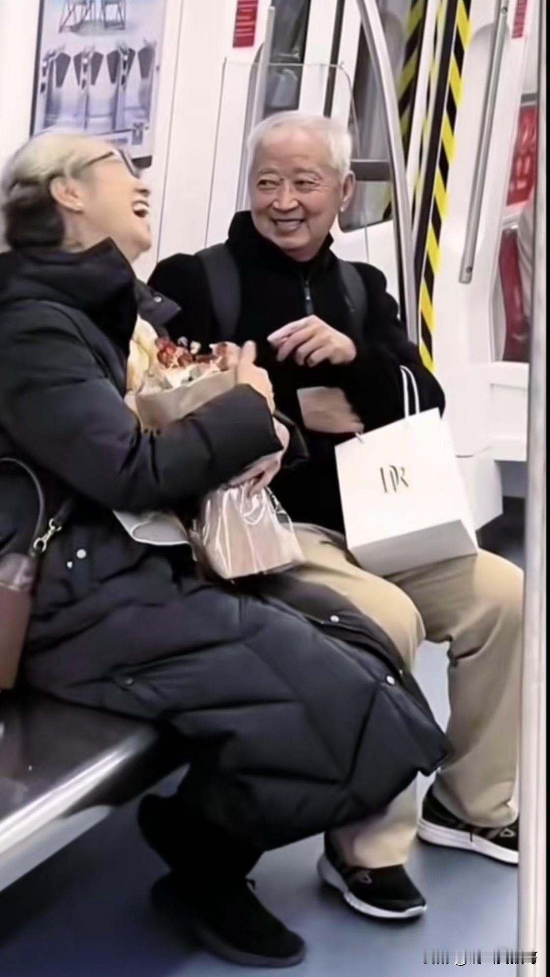 这个笑容比起摩洛哥新娘的笑容，你们觉得孰强孰弱？