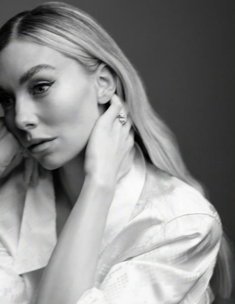 Vanessa Kirby “白寡妇” 三组封面大片墨西哥版时尚芭莎、捷克版VO