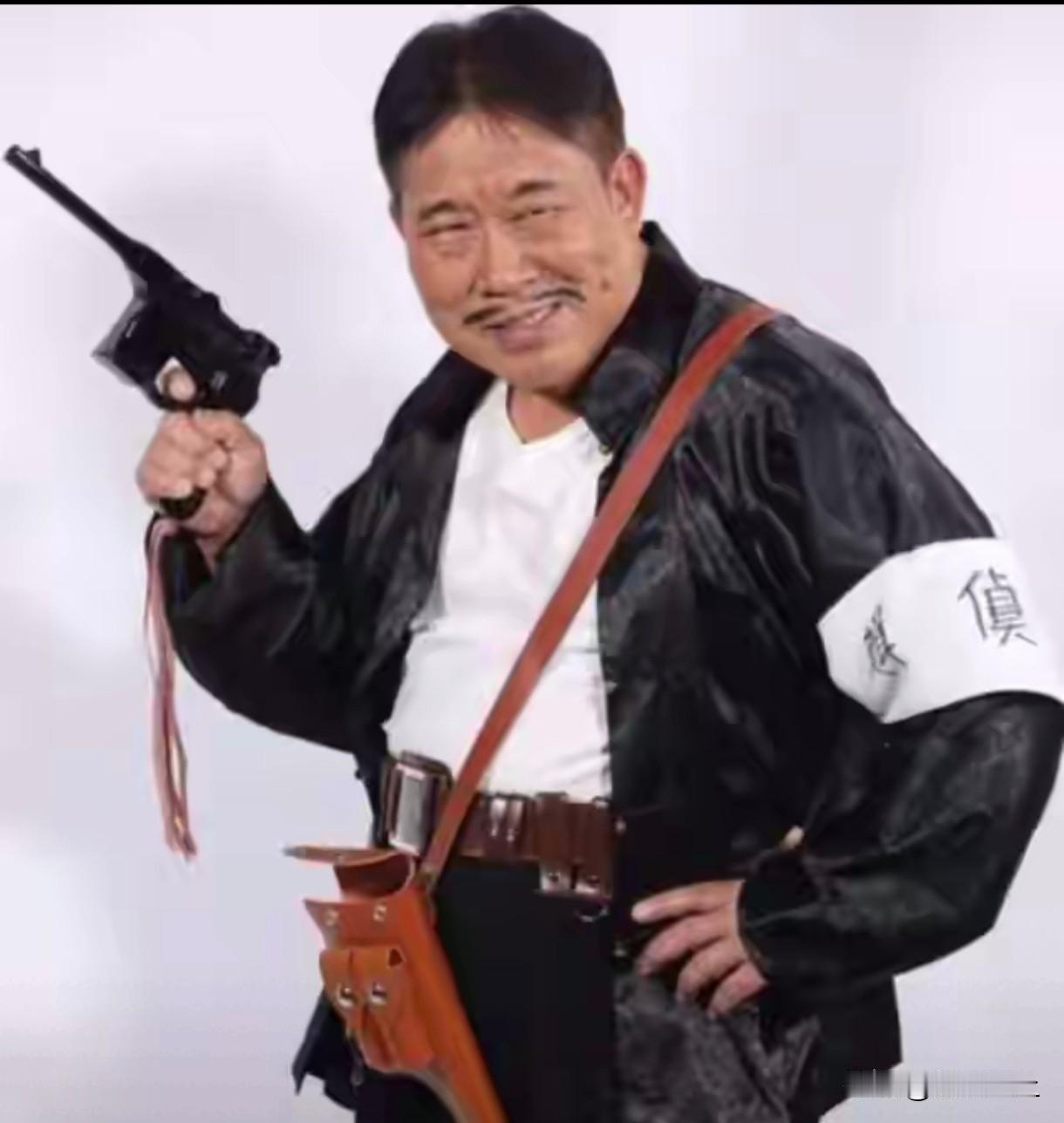 小心你们身边人，可能就窝藏卖国贼！
前段时间在一个饭局上碰到一个认识的人，说到日