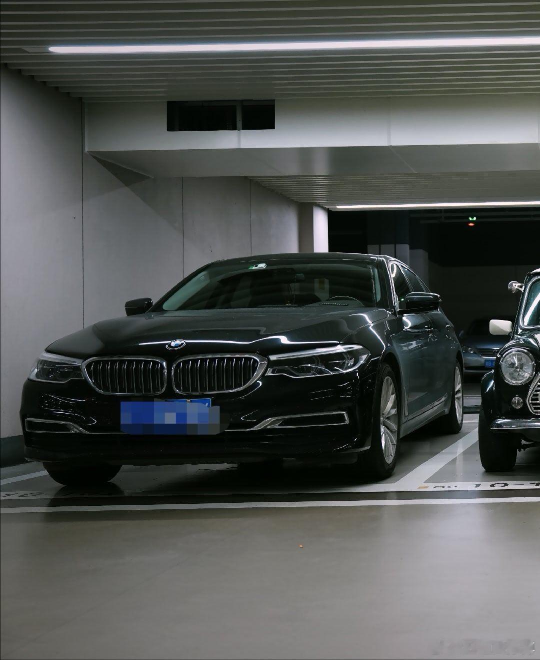 宝马7系猛降27万：是抄底顶级豪华，还是在给新能源做嫁衣？谁能想到，曾经高不可攀