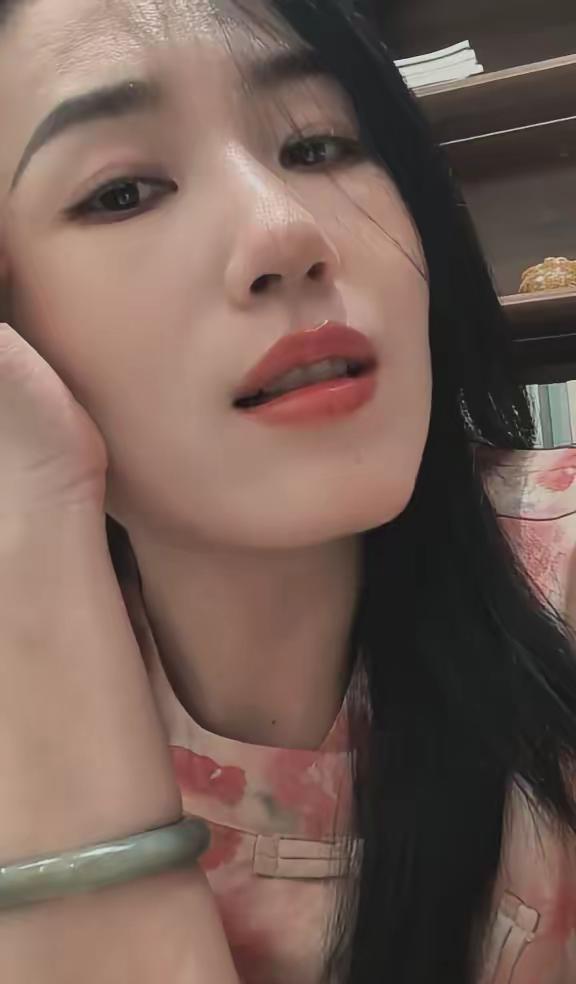 当你看清你真心对待的人，从未心疼过你半分。你瞬间就释怀了，你还有什么放不下的，你