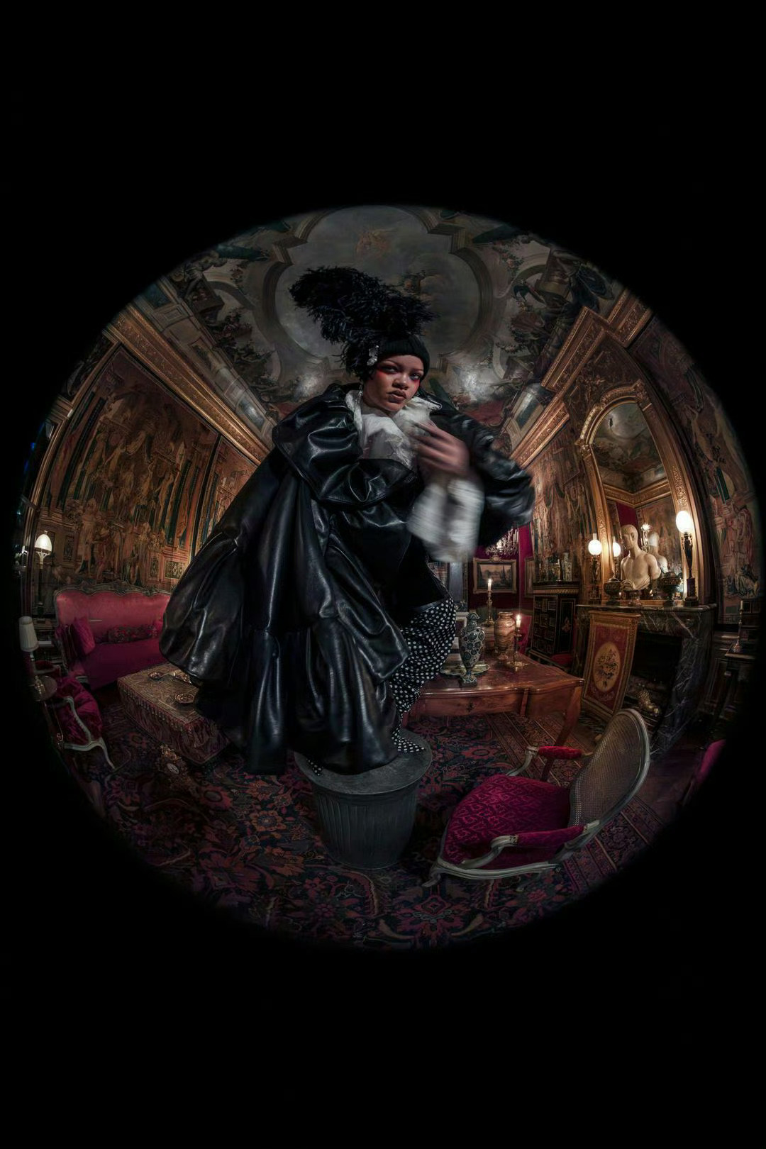 Rihanna带着Baby Rocki登上《W》杂志the pop issue封