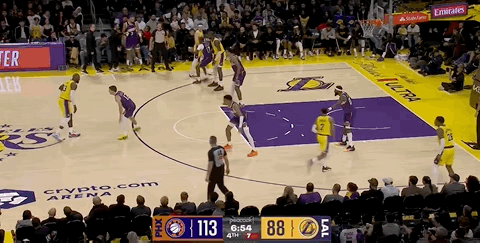 詹姆斯三分投进，得分上双！ 太阳vs湖人