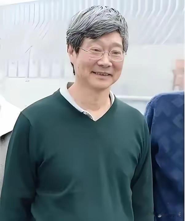 杨振宁葬礼，大儿子没有现身，挽联上也只有二儿子和女儿的名字，没有发现儿子杨光诺的