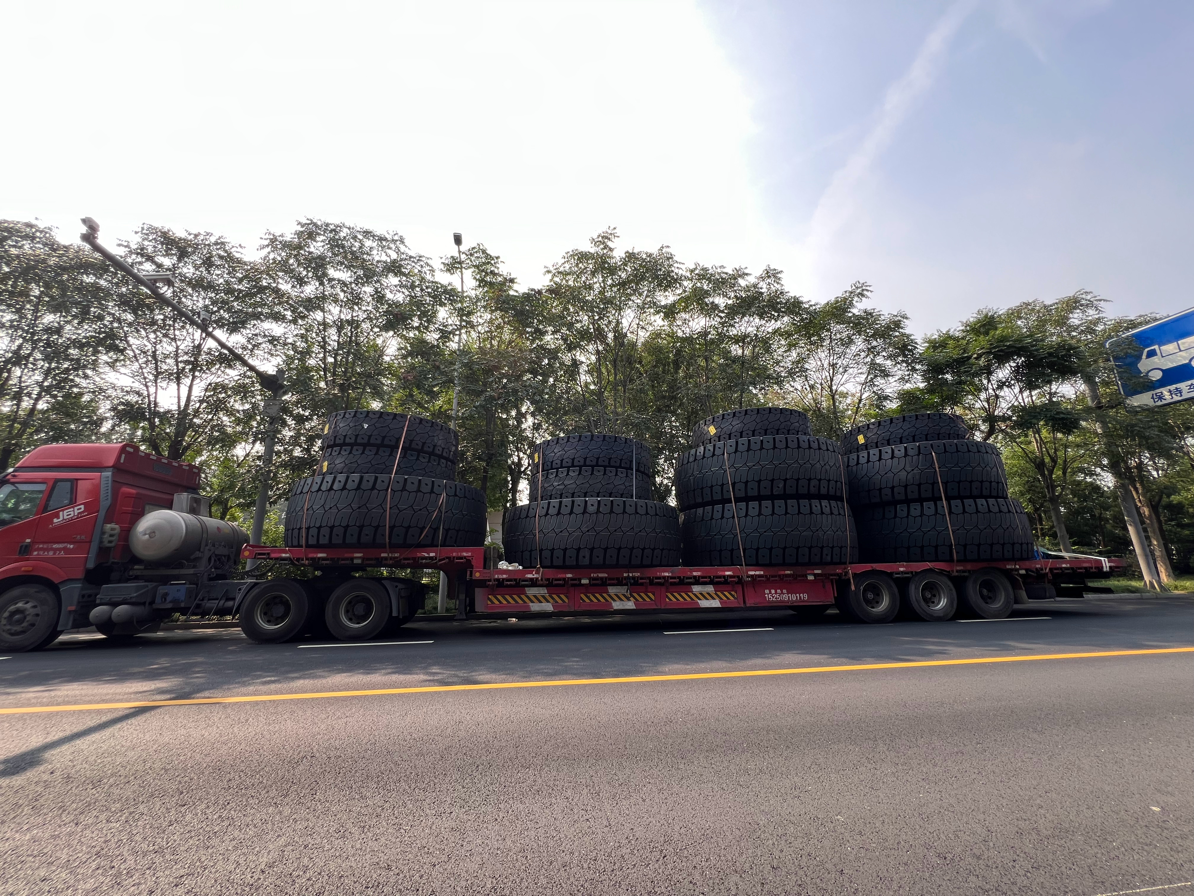 “巨物”还有比这更更大的轮胎么 天津