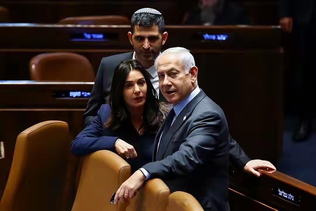 停火协议成废纸？伊朗炼油厂被炸，真凶不是美国，也不是以色列4月8日凌晨，美伊刚签