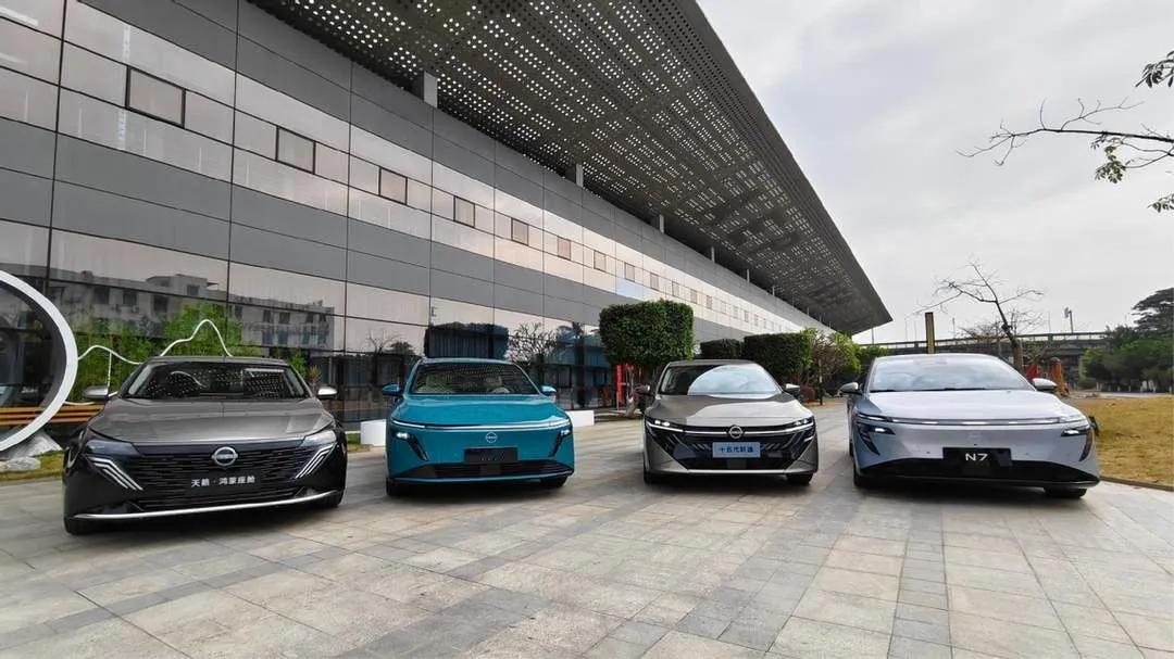 真的开眼界！东风日产直接把轩逸经典、十四代、十五代同时开卖，三代同堂覆盖6.59