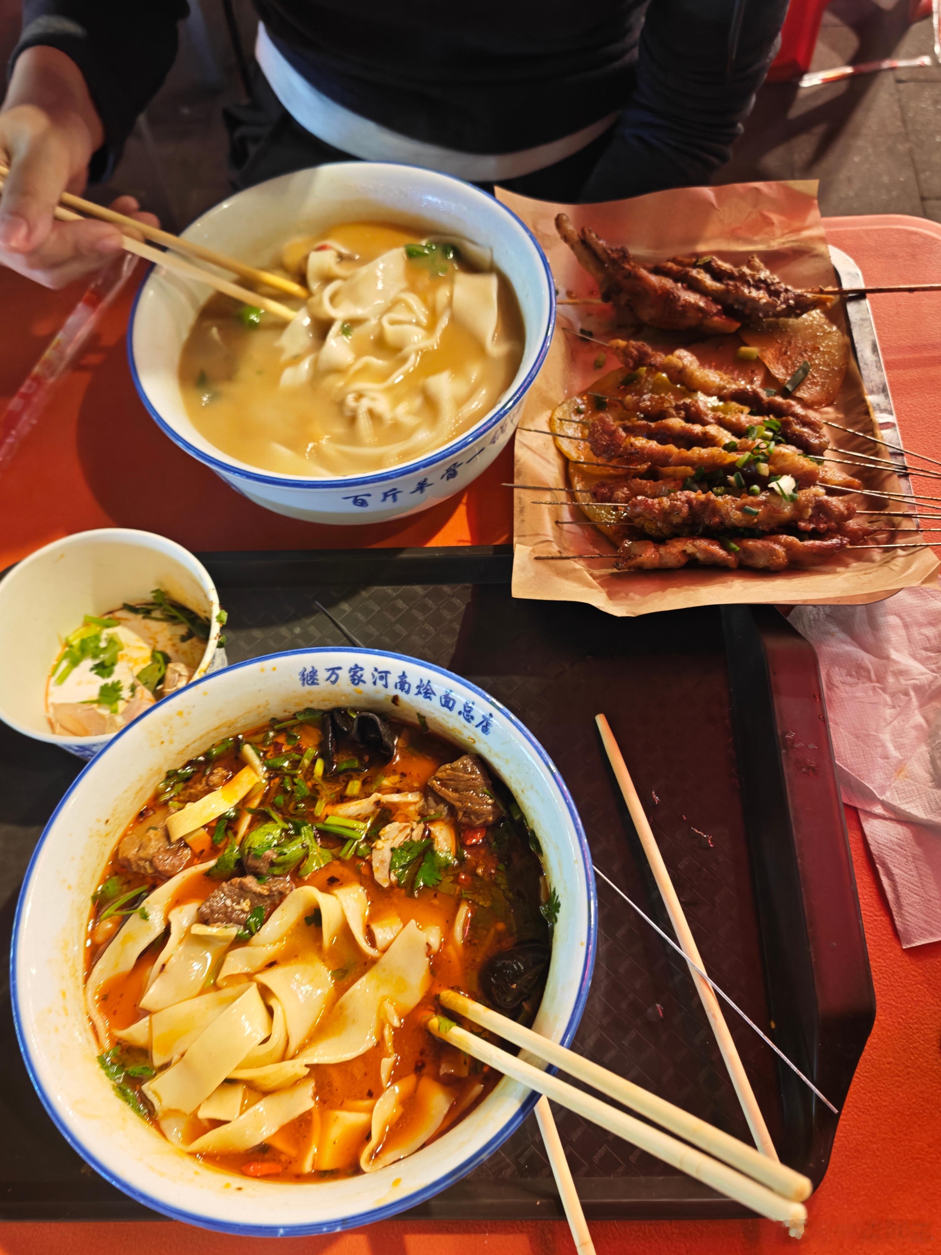 这家烩面真的好正宗啊 排队的人也挺多的 非常ok 值得来  ​​​