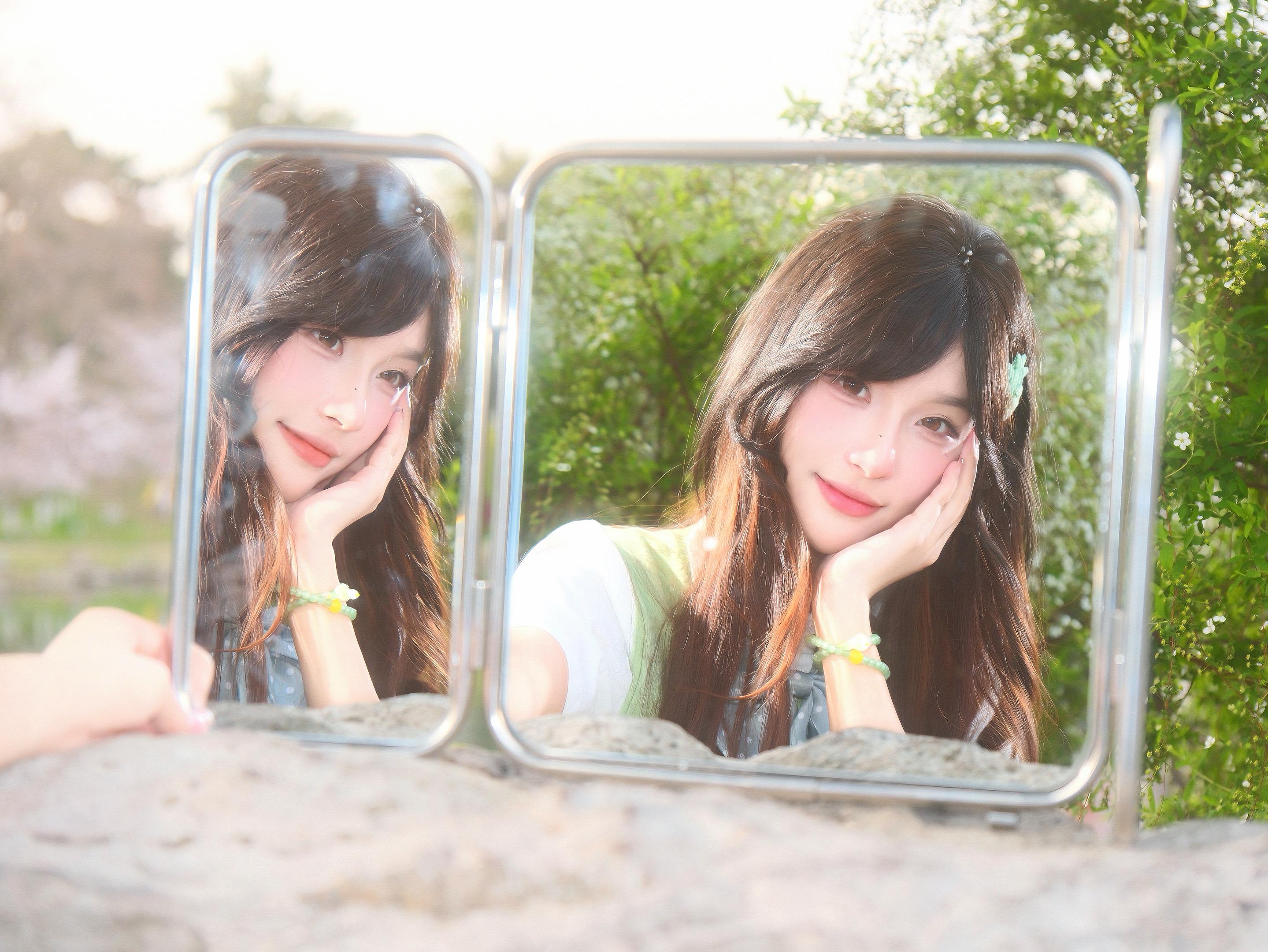 我生命里磅礴的绿 终成哗然的春。