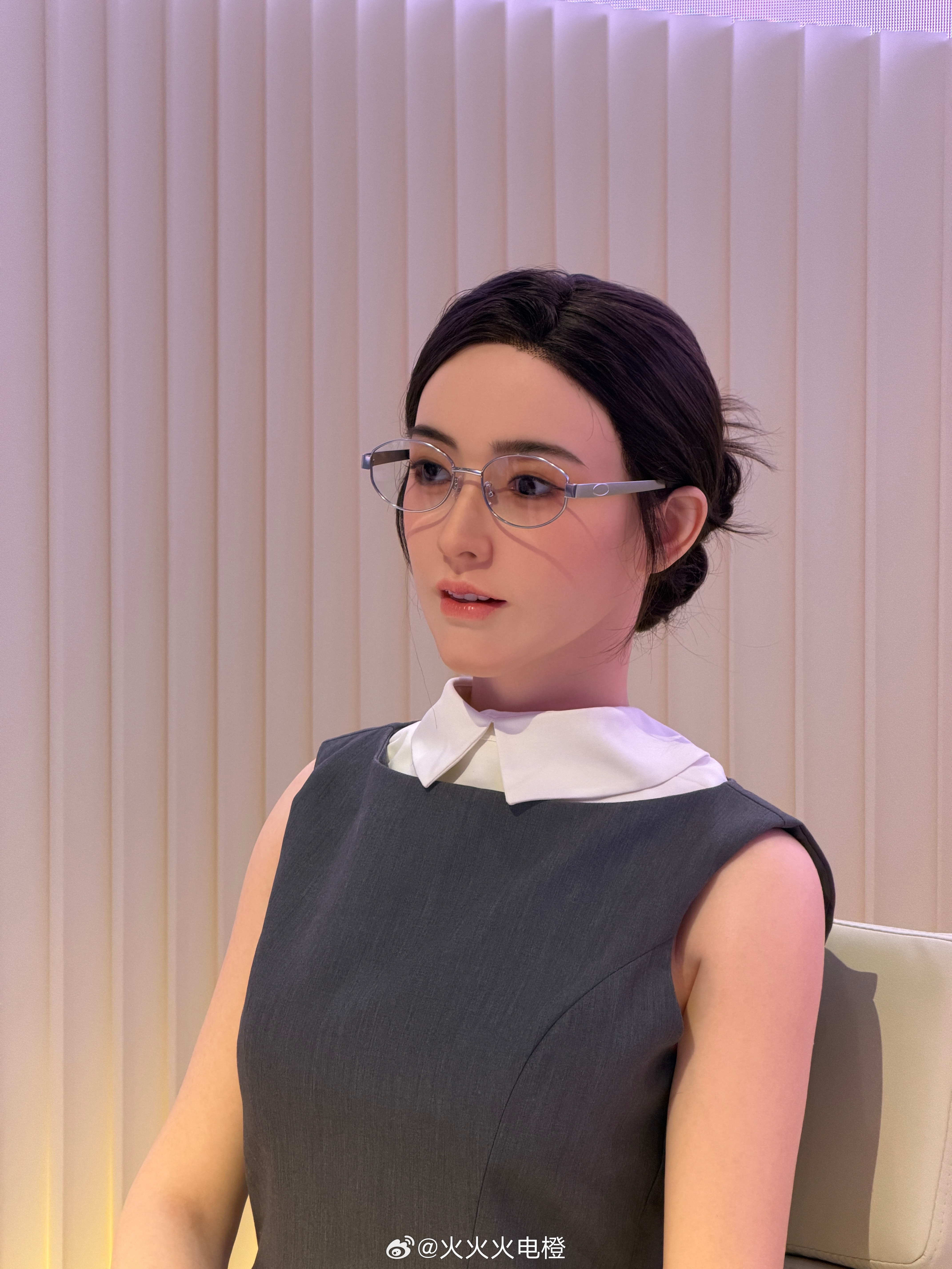 优必选今天发布的超仿生机器人 ，外观是像真人了，不知道能不能做AI男/女友？ 优