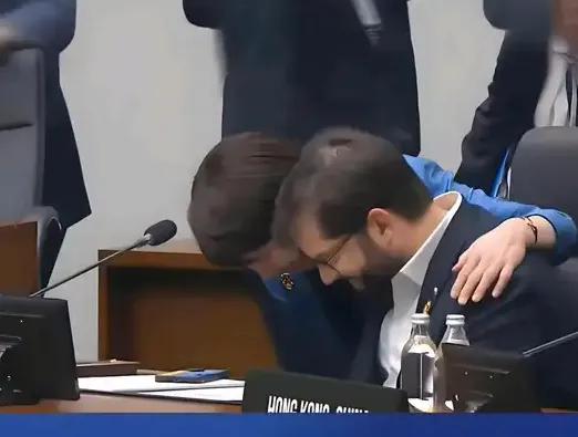 怪不得高市早苗在外交场合丑态百出，金灿荣一句“脑子有点不正常”听着刺耳，可不少人