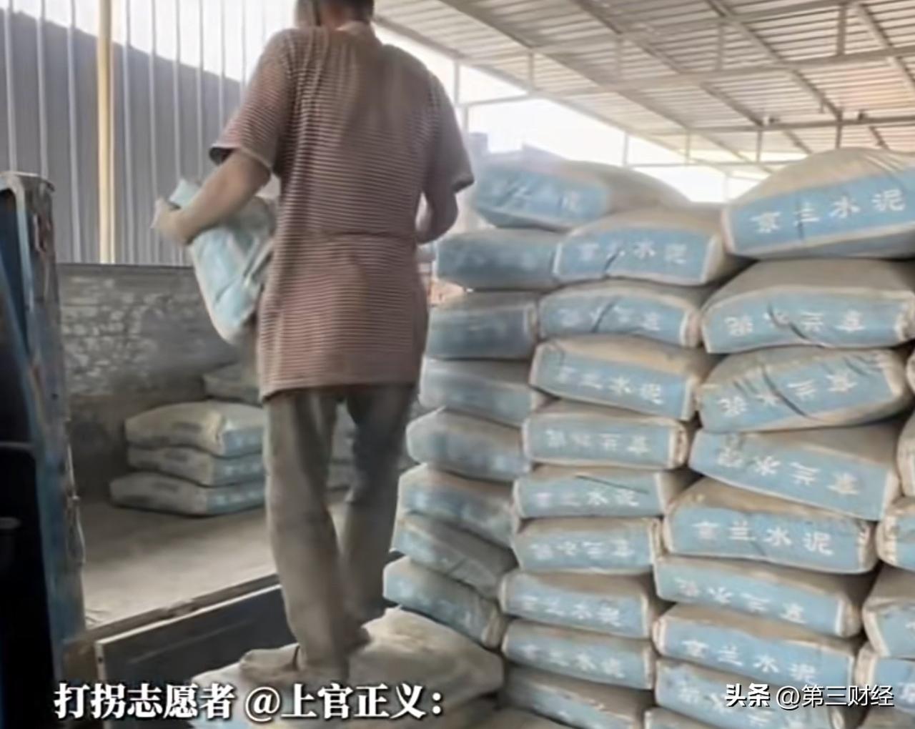 上官正义在河北保定看到的那个老人，让人没法不难受。

6月7日，这个专门做打拐志