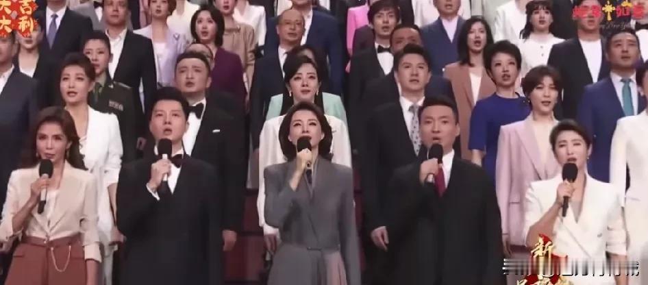 董卿！央视春节联欢晚会综合素质排名第一的主持人！就连倪萍，周涛两人都无法超越她，