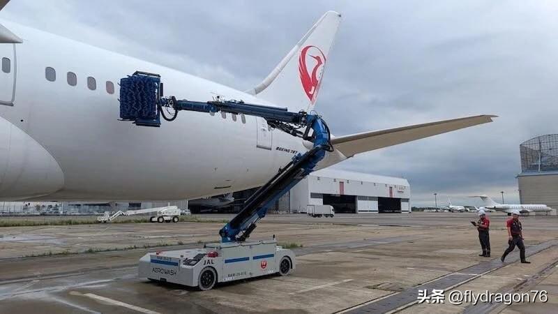 🇯🇵日本航空启用飞机清洗机器人

日本航空已开始在东京成田国际机场部署一套机