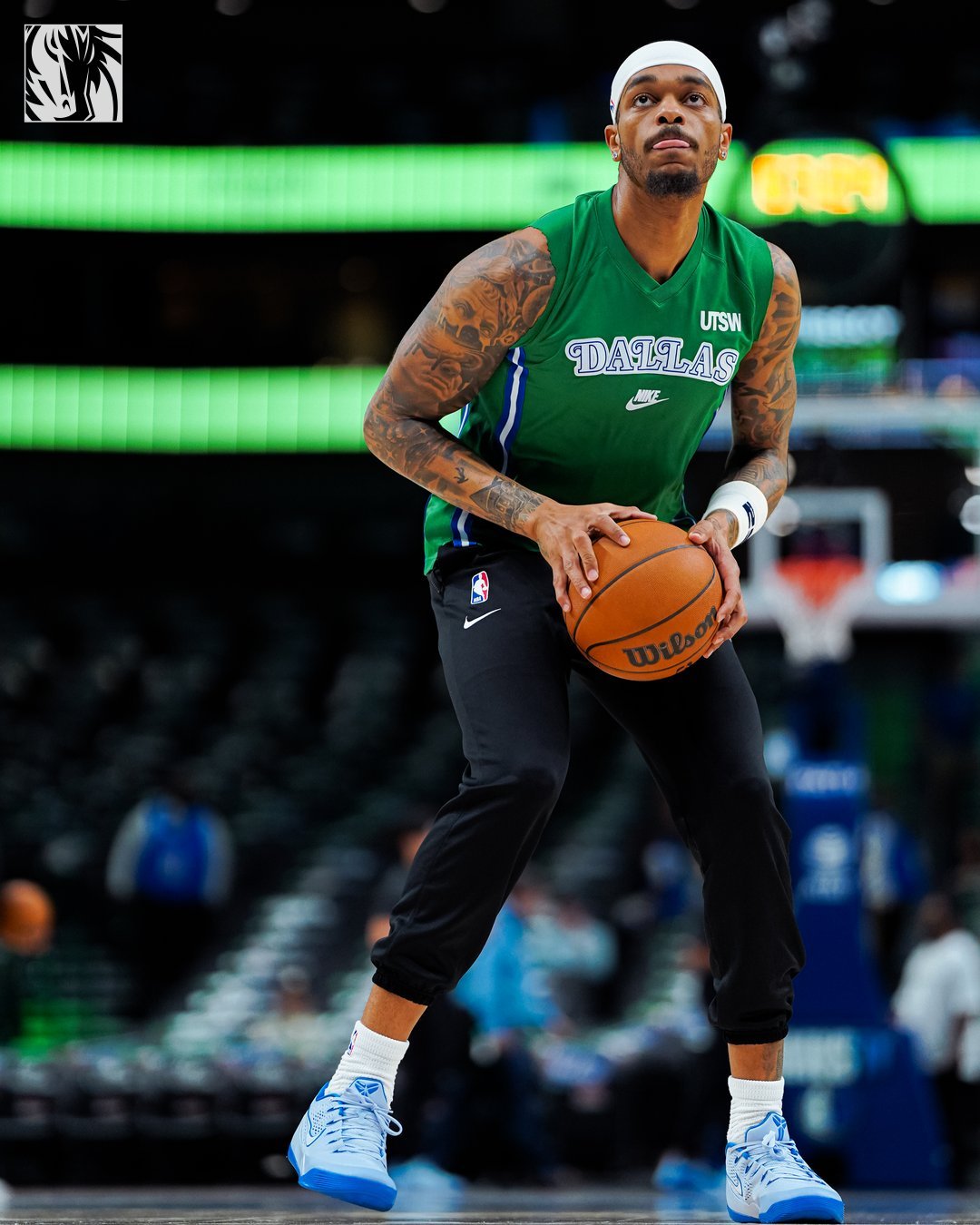 今天对阵老鹰，继续排出新首发。最近🉑打中锋的效果还不错。NBA常规赛