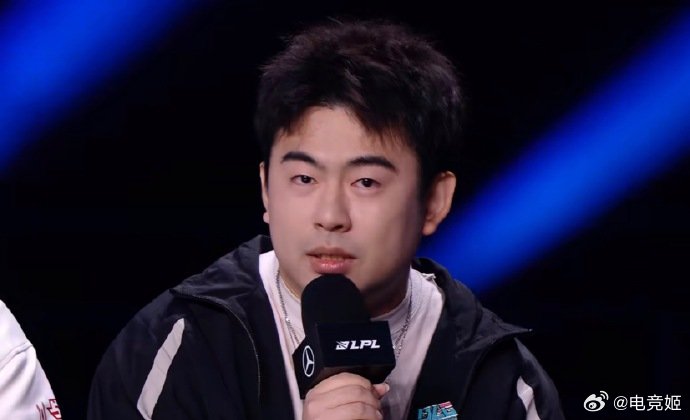 点爱笑呢🤣袁玺：明天两队管理层 都不会赢了连麦 输了一键防护LPL总决赛赛前发