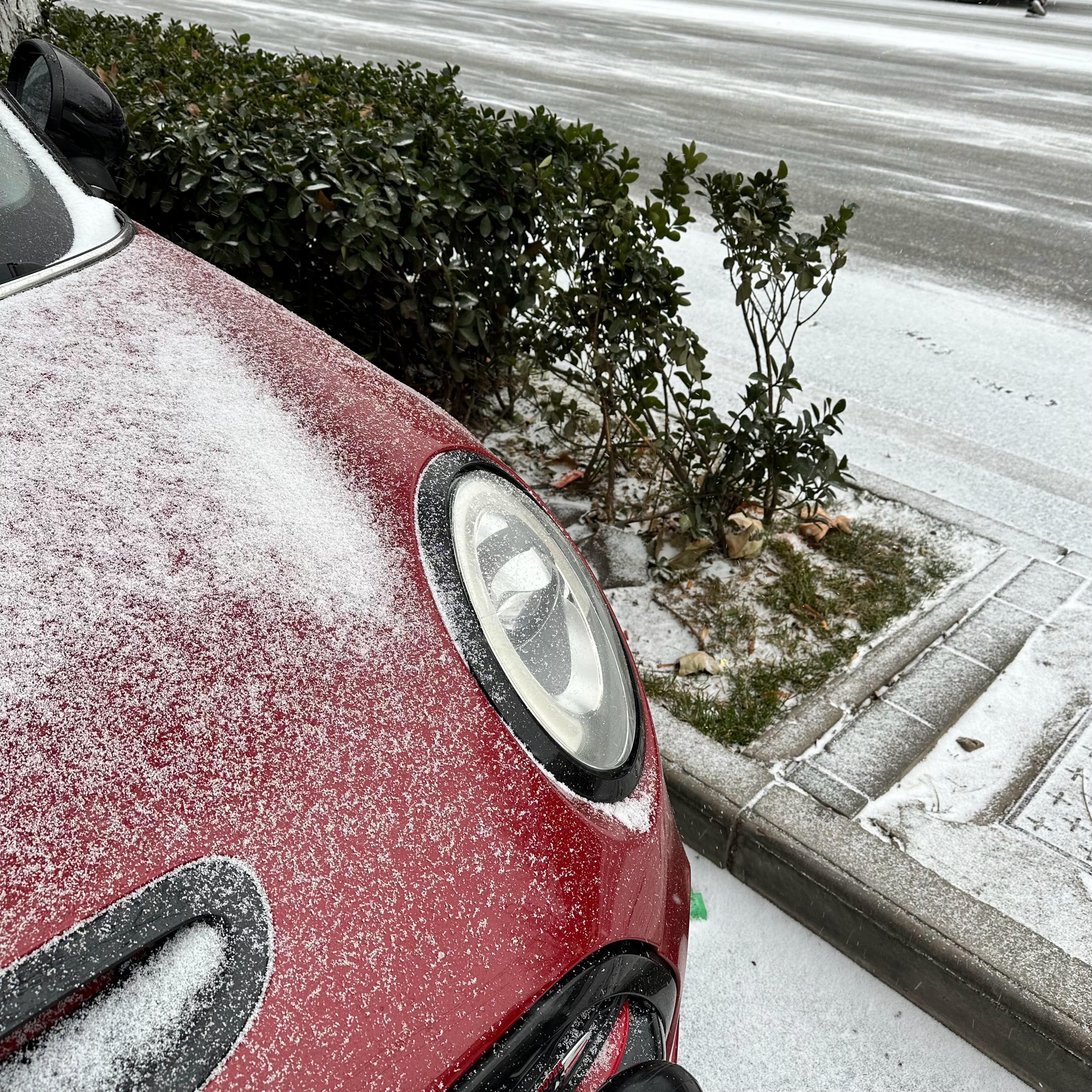 西安也下雪了！小宝们出行注意安全哦[抱抱]#日常分享接龙##四省有大到暴雪# ​