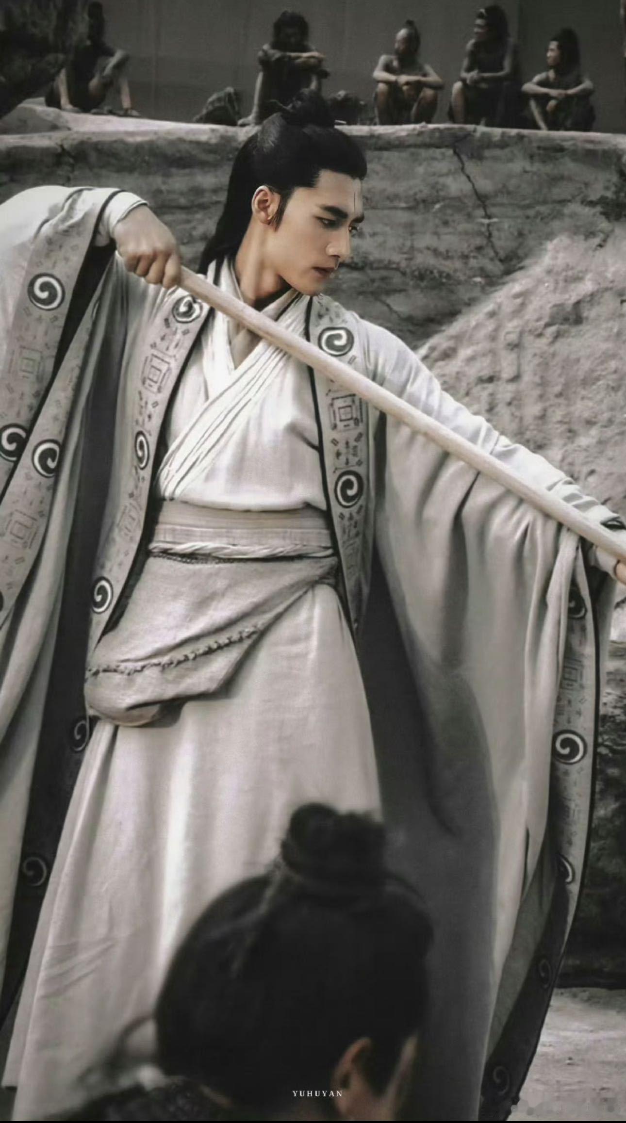 此沙主演电影票房破60亿猫眼专业版数据显示，随着电影《镖人：风起大漠》热映，此沙