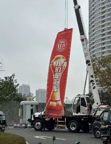 点球不进、绝平被吹、主场输给英博，这剧本谁顶得住？第六次冠军点又飞了。有人说费利