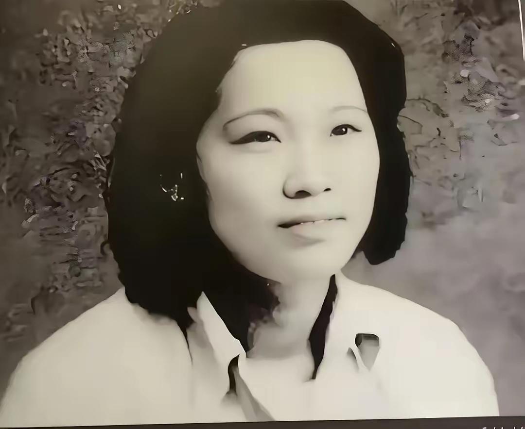1950年，解放军连长刘玉明转业回家，可在登上火车的时候，他却发现一个衣衫褴褛的