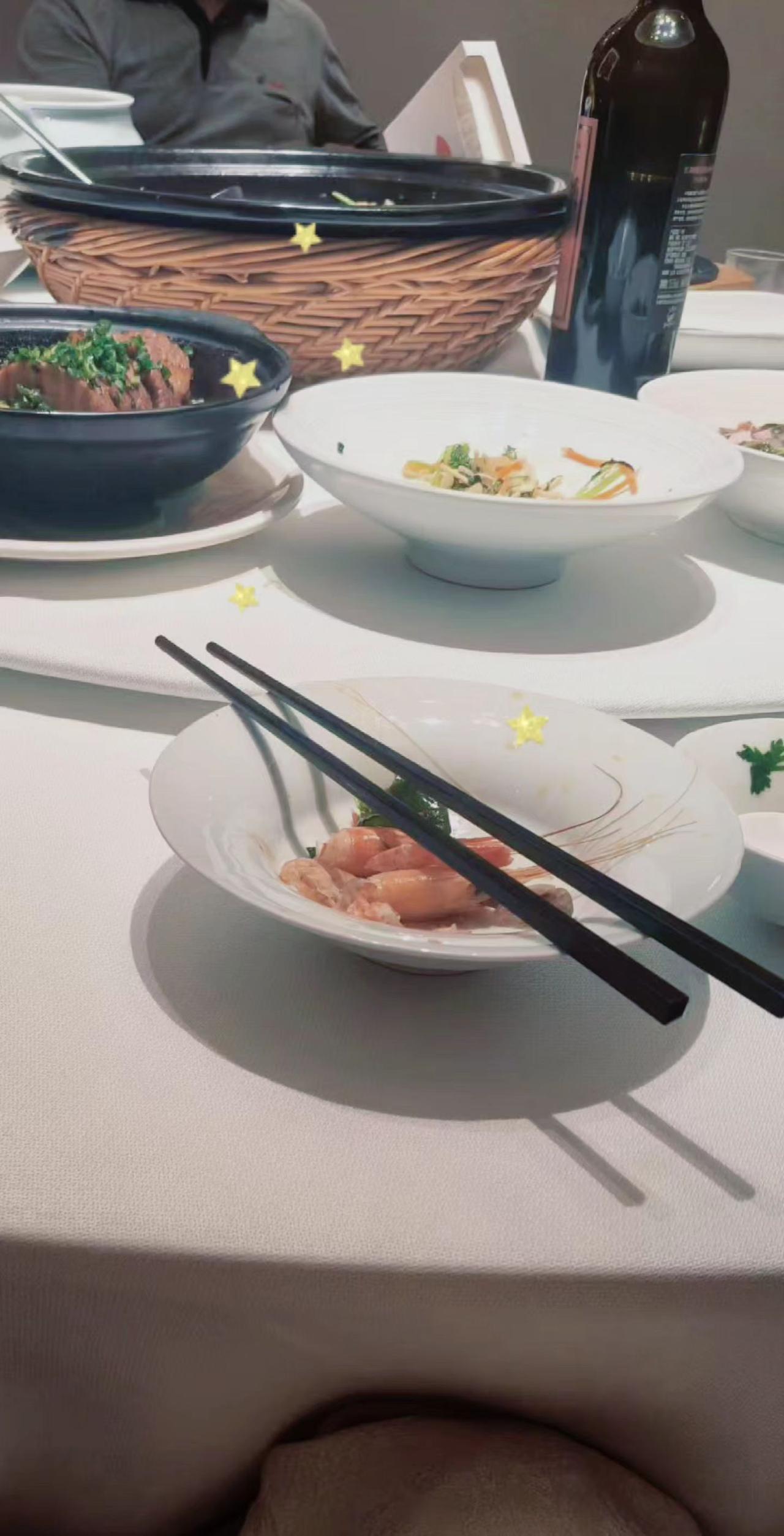为了忘记你，我又聊了一个新的，结果没处上，现在好了要忘俩个…