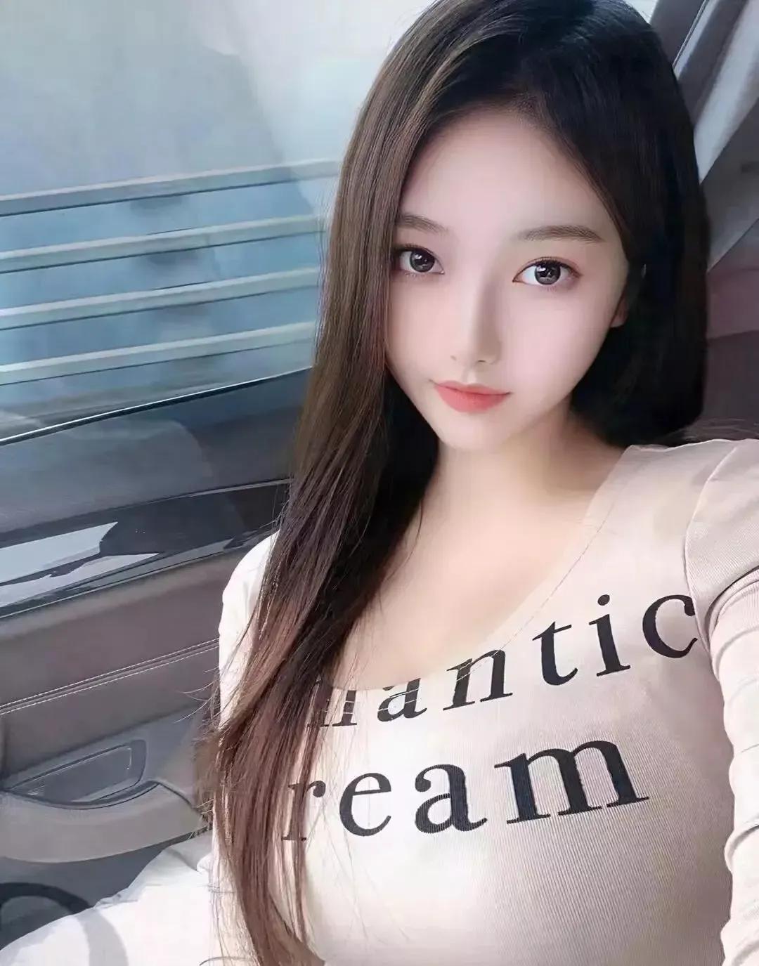 温柔的长发女孩，梦幻的氛围