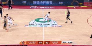 张皓嘉连拿4分，看哭了…广东男篮vs北控男篮广东宏远