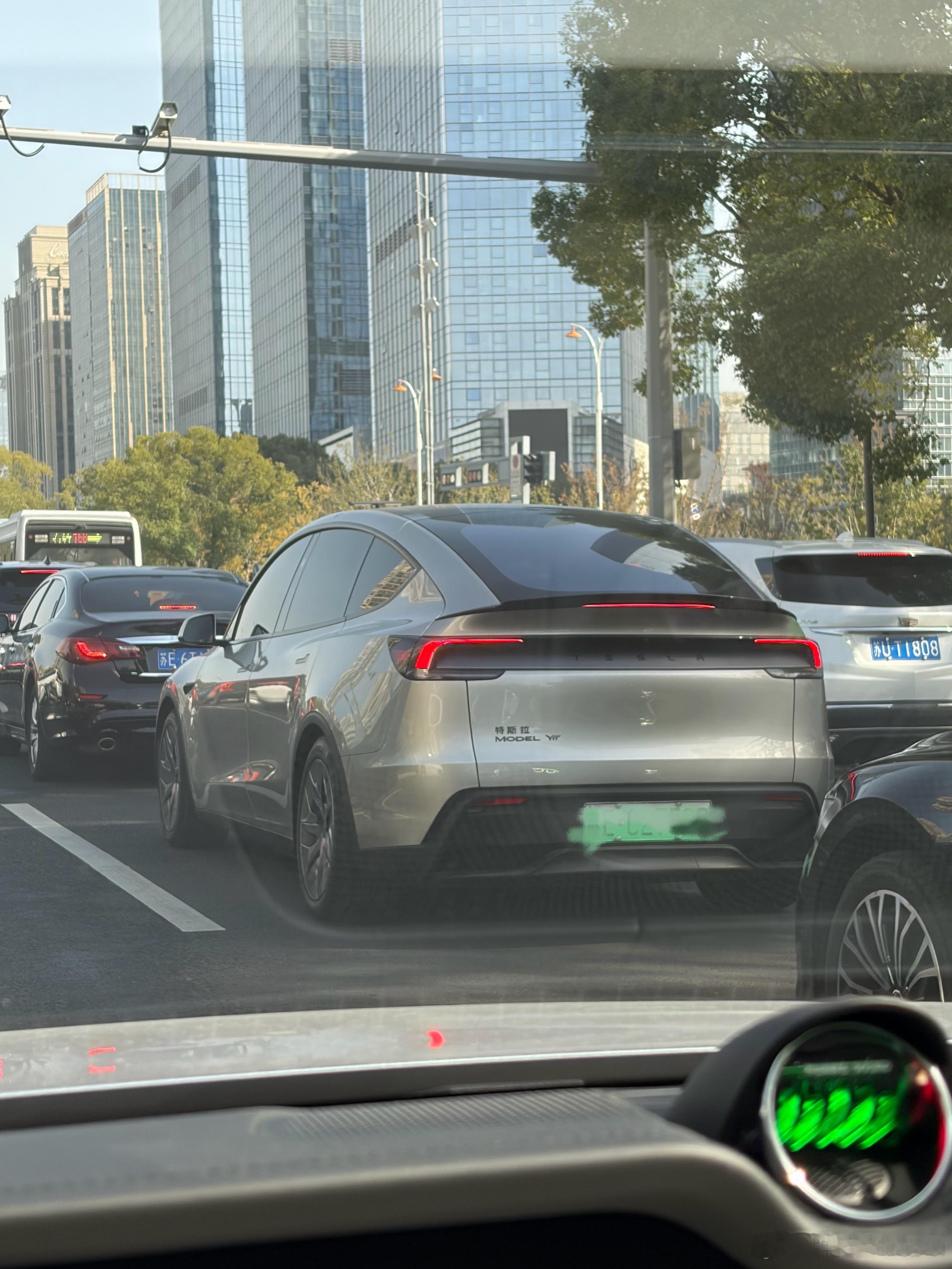 今天路遇YL率还挺高，同一个路口前后各有一台不过确实，很多一线销售也反馈YL最近