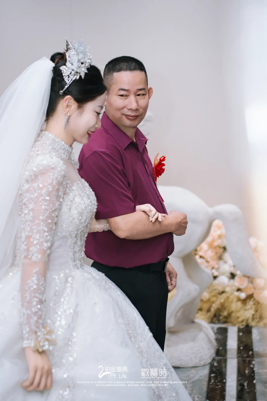 婚礼前一幕 | 父亲的爱，揉进这一刻的回眸里