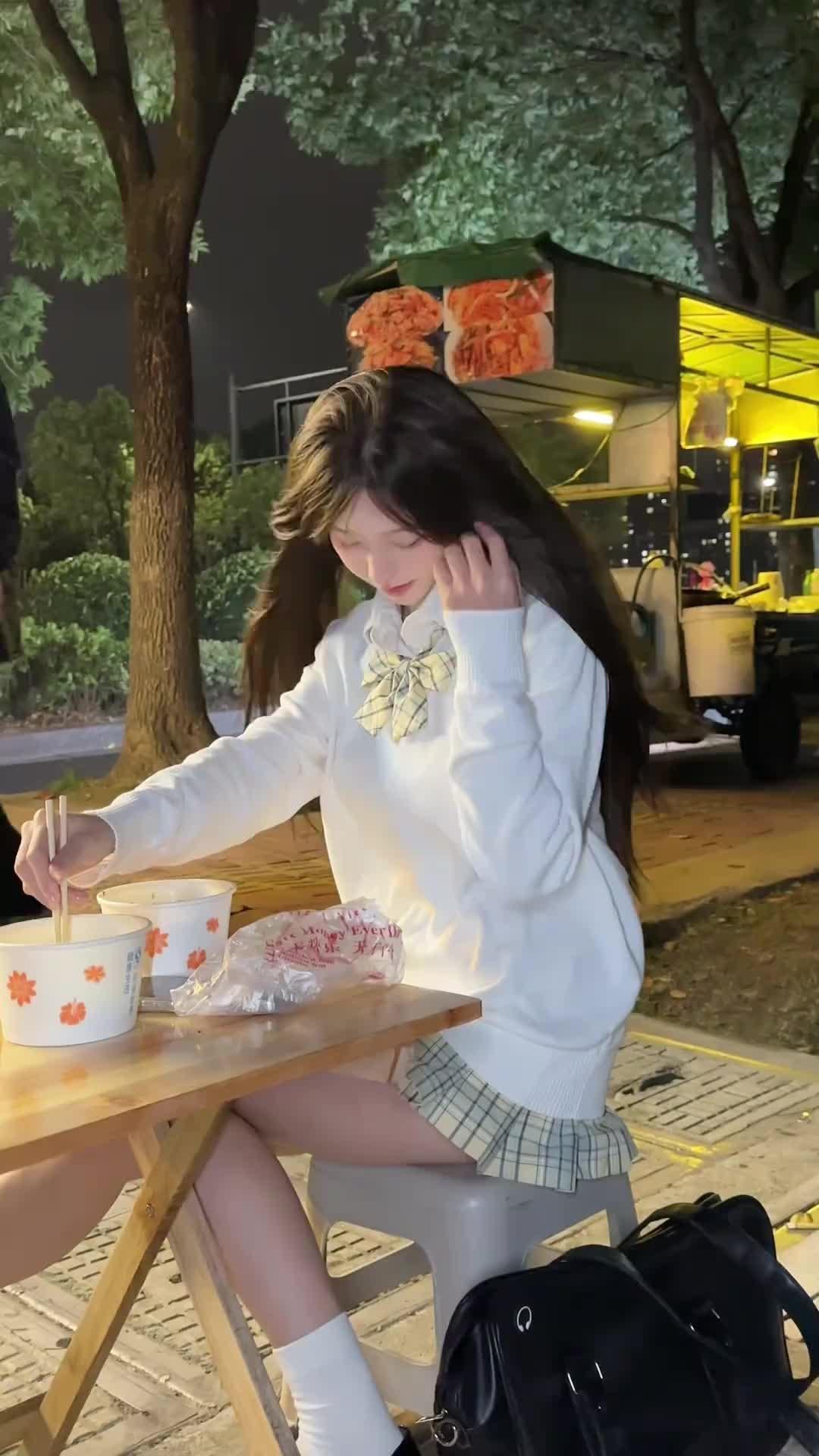 炸串好吃，你也好看… 出镜博主