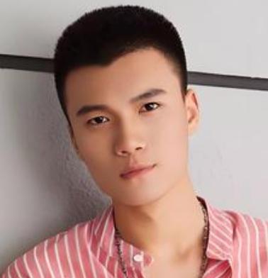 王凯近期接受东方卫视《东方新娱乐》 采访时被问及如何看待外界对其“颜值”、“低音