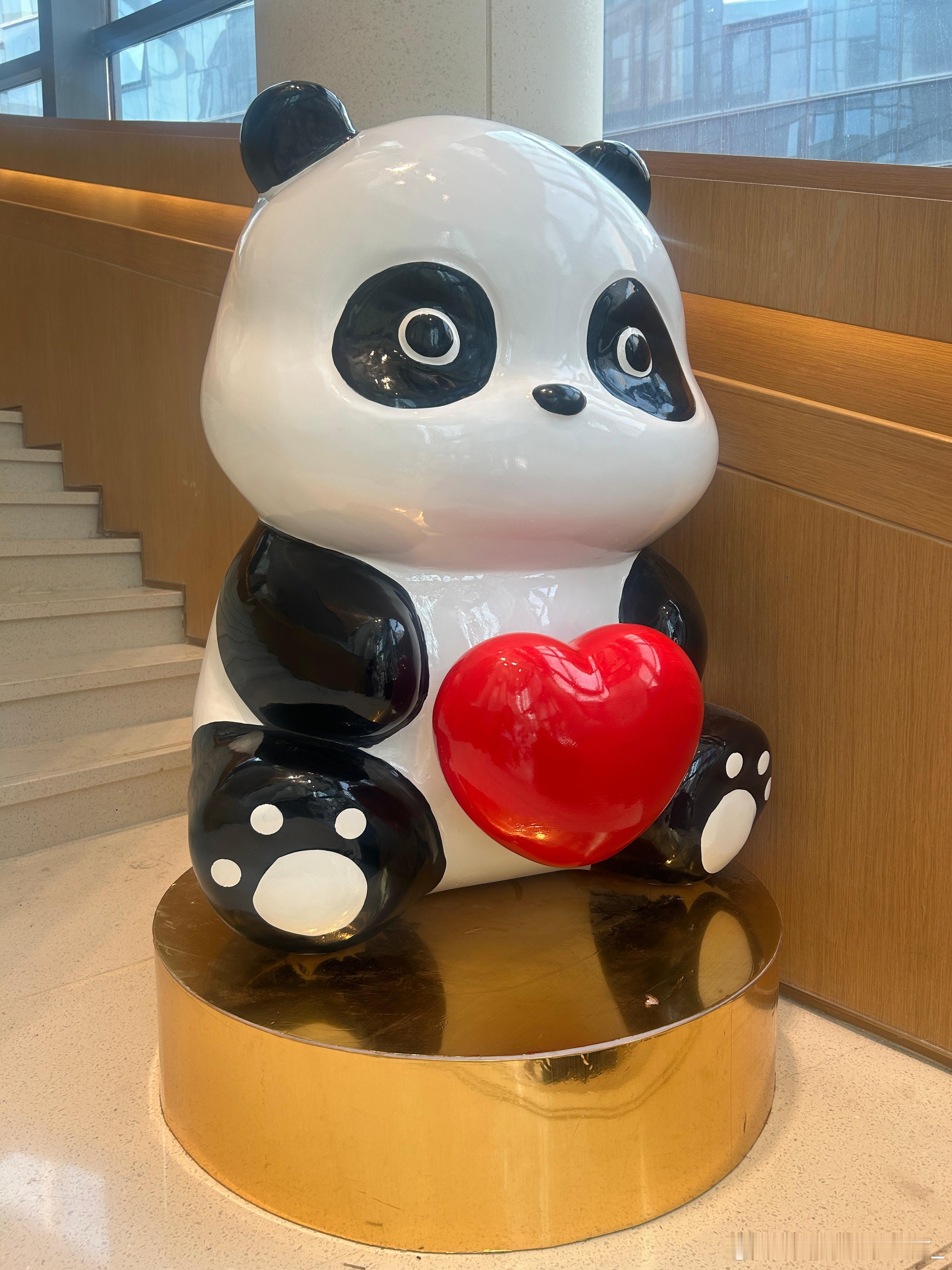 生活是一首即兴诗，每一个清晨都是新的开篇，愿你今天，兴致盎然，与美好撞个满怀。 