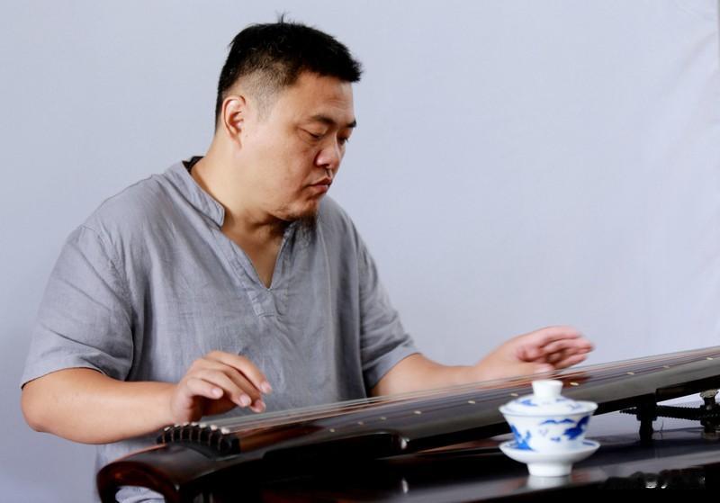 上联：琴弹妙曲知音醉，求下联棋布奇局对手愁