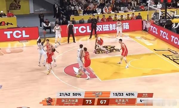 广厦对阵北京，但愿孙铭徽没事，这球引的无数广厦球迷不满，直言北京队外援杰曼真脏，