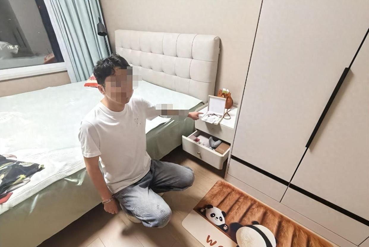偷女友价值五万块钱的黄金饰品，还贼喊捉贼的报警！这是把警察叔叔都当傻子了？

还