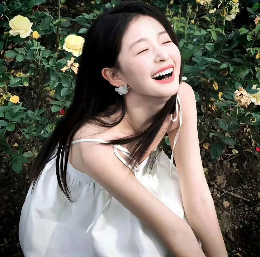 𝙒𝙚𝘾𝙝𝙖𝙩女头｜高级氛围感头像｜女生头像｜簡簡單單平平淡淡 