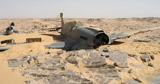 1964年，罗布泊。中国第一颗原子弹爆炸前夕，为了防止敌人窃取情报。指挥部派出战