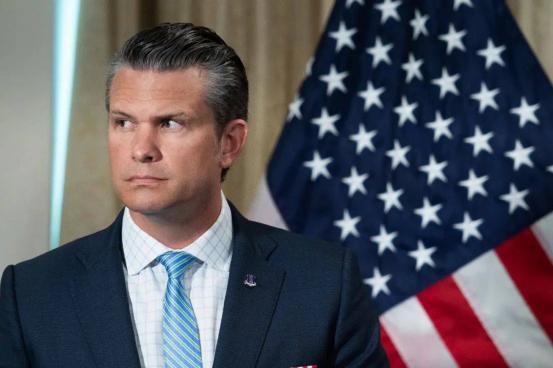 大瓜，特朗普当众怒撕自家防长，脏话都快骂出来了你就盼着打仗，这话一出口全网都笑了