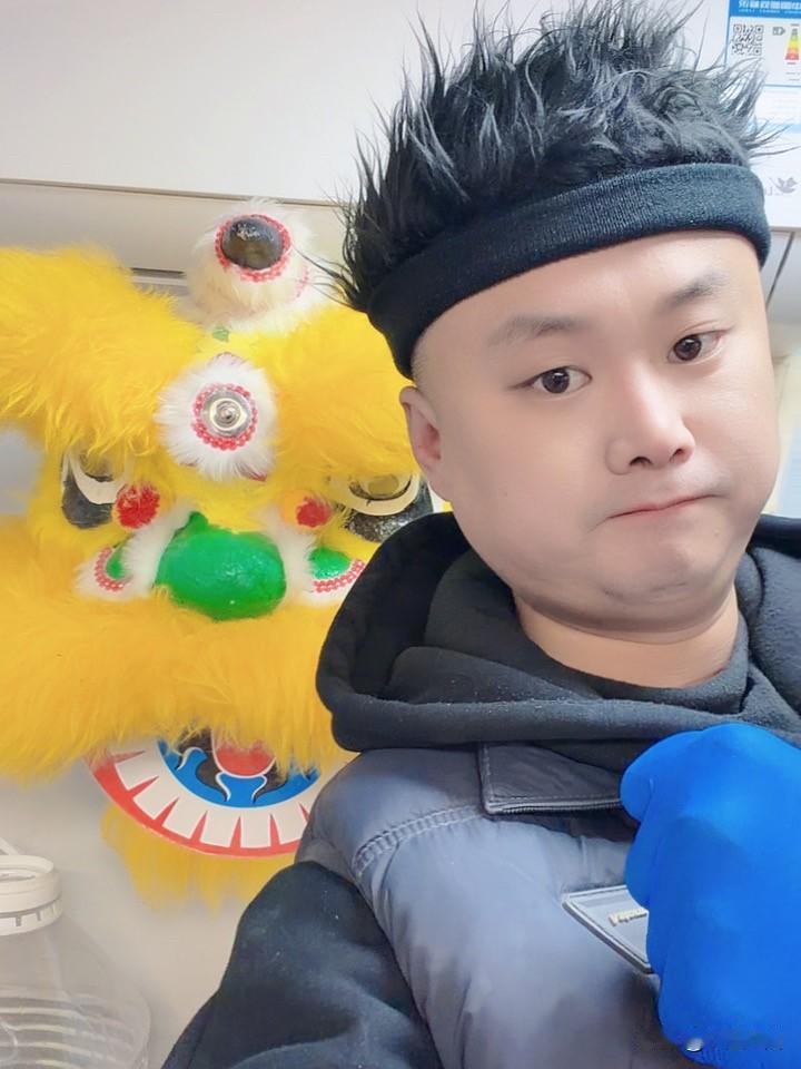 我经常安慰自己“一切都会过去的”。人生难免起起落落，就像曾经的金融危机，好多人失