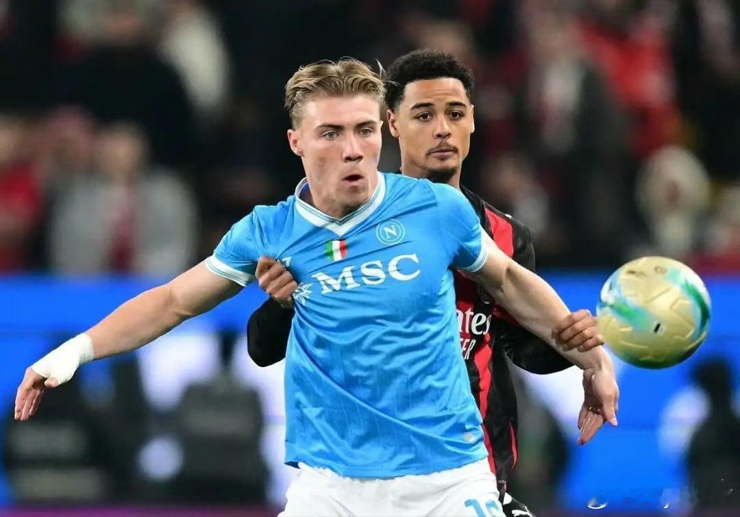 【霍伊伦独造两球！那不勒斯2-0掀翻卫冕冠军晋级意超杯决赛】意大利超级杯半决赛上