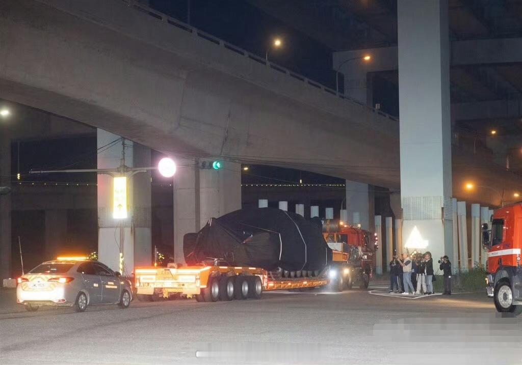 随着台伪购置的新一批美制坦克到位，我们海军陆战队和陆军两栖旅的作战思路也需要变了