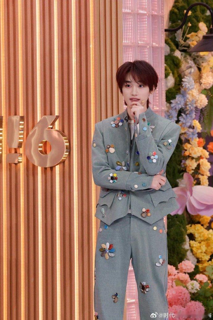 丁程鑫李雪琴演我一问三不知 丁程鑫李雪琴：乐器是什么？不知道！主打一个纯正一问三