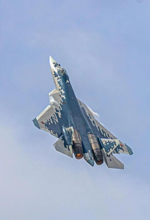 俄罗斯为啥不敢大规模用苏-57？说白了，因为韩国卡住了它的脖子。别看苏-57是俄