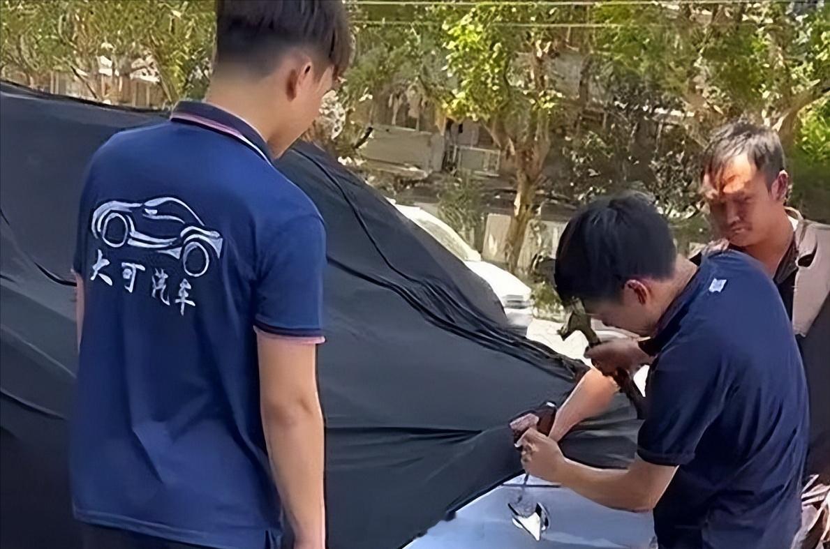 这事搞的沸沸扬扬的，好了，现在大家都知道了~其实真的没必要的，盖上车衣还可以理解