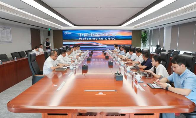 国铁播报【北京大学与中国中车开展座谈交流】7月27日，中国中车集团党委书记、董事