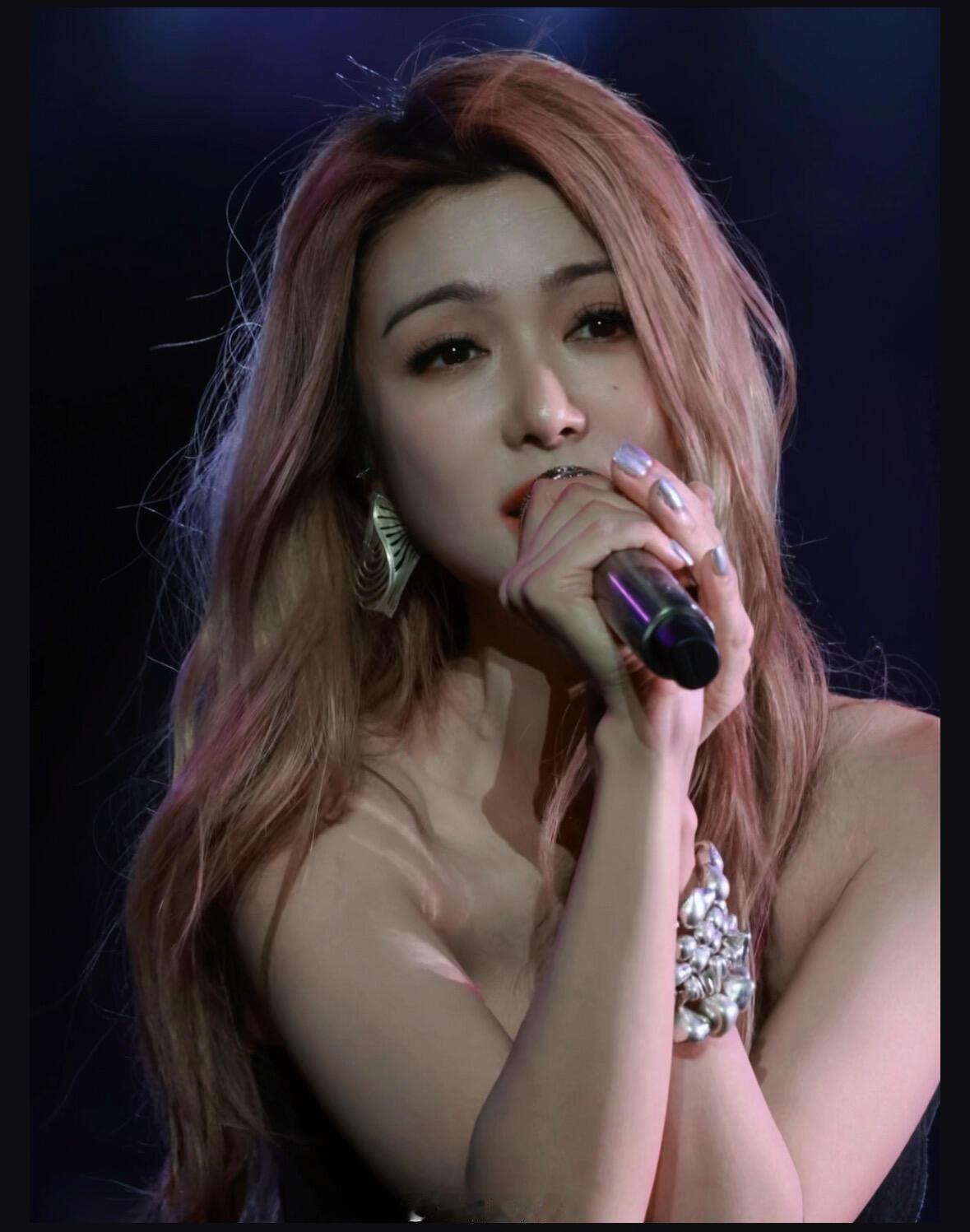 Fiona in 草莓音乐节好肉 ​​​