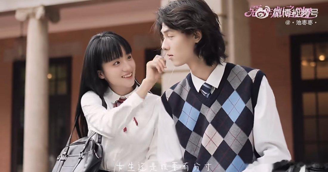 把恶作剧之吻拍成了婚纱MV 满满的复古甜妹氛围感，镜头温柔细腻，每一帧都像从偶像